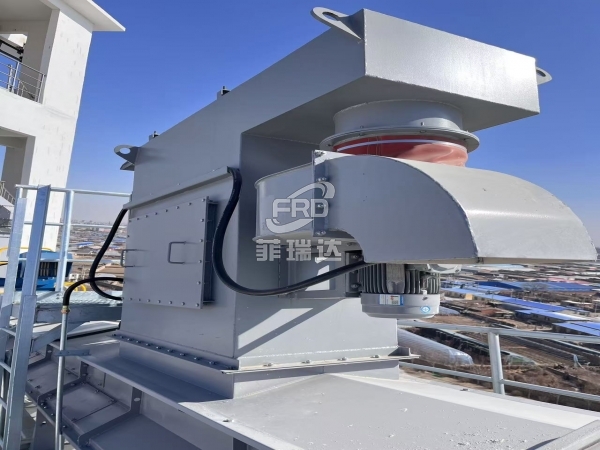 攪拌站主機倉頂袋式除塵器